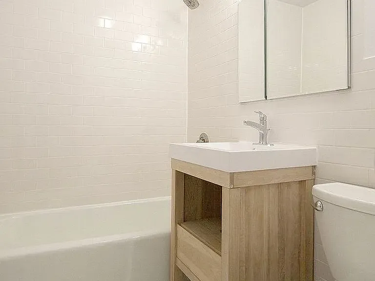 220 W 14th St #4C — Photo 4