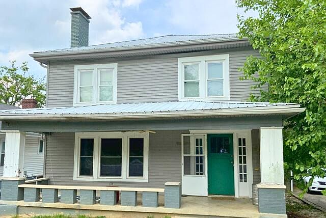 1st image of 425 Oak St