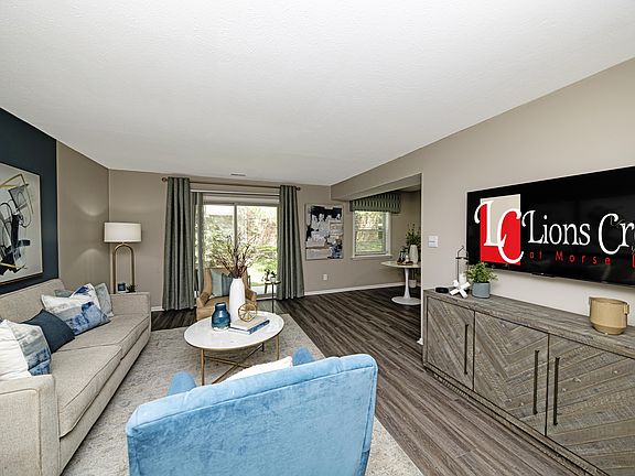 Spacious living room