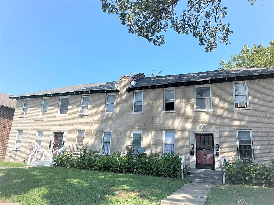 1304 Court Ave #4