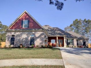 309 Quiet Oaks Dr, Youngsville, LA 70592
