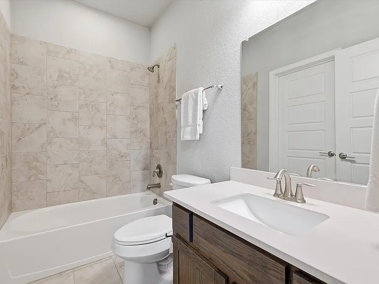 Full ensuite bathroom with walk-in closet