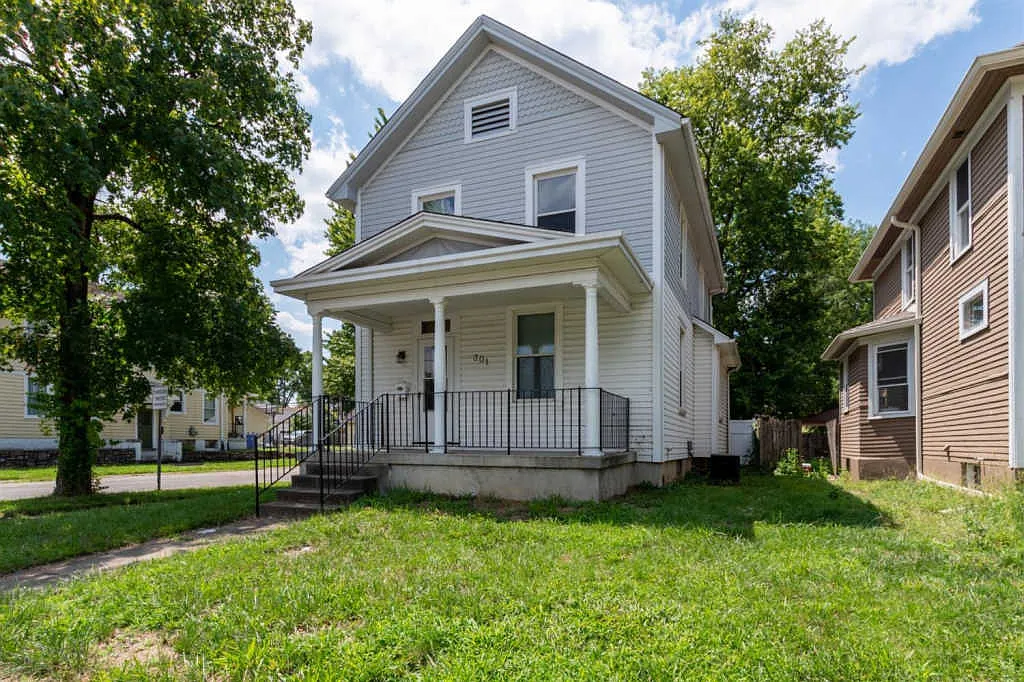 301 Eaton Ave photo 1