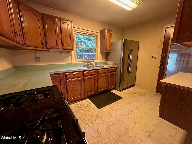 5th image of 40 Mountain View Lane