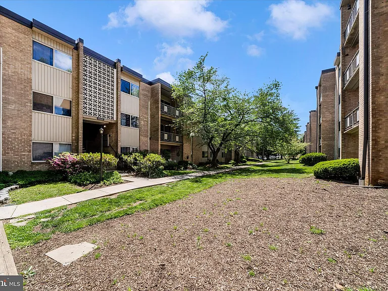 12202 Braxfield Ct #16/228 — Photo 45
