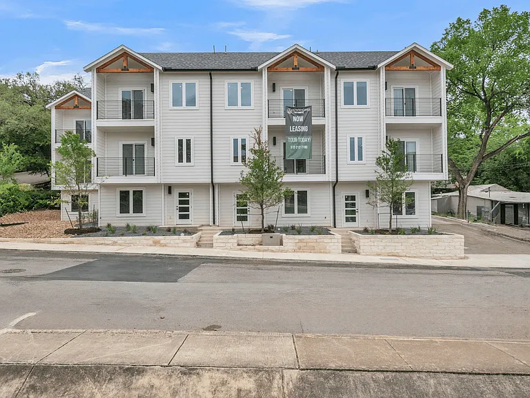 716 Peques St — Photo 15