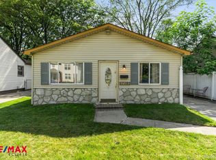27392 Townley St, Madison Heights, MI 48071
