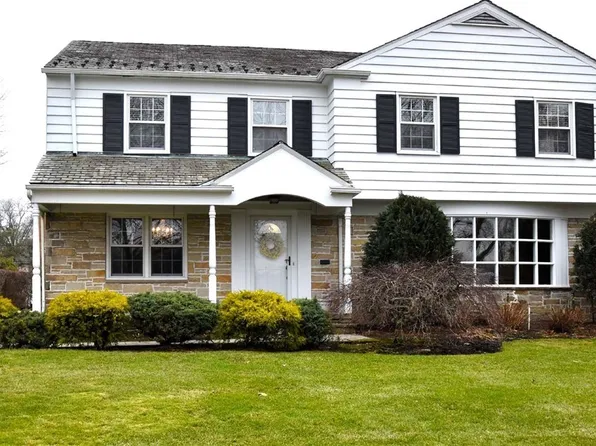 21300 Byron Rd, Shaker Heights, OH 44122