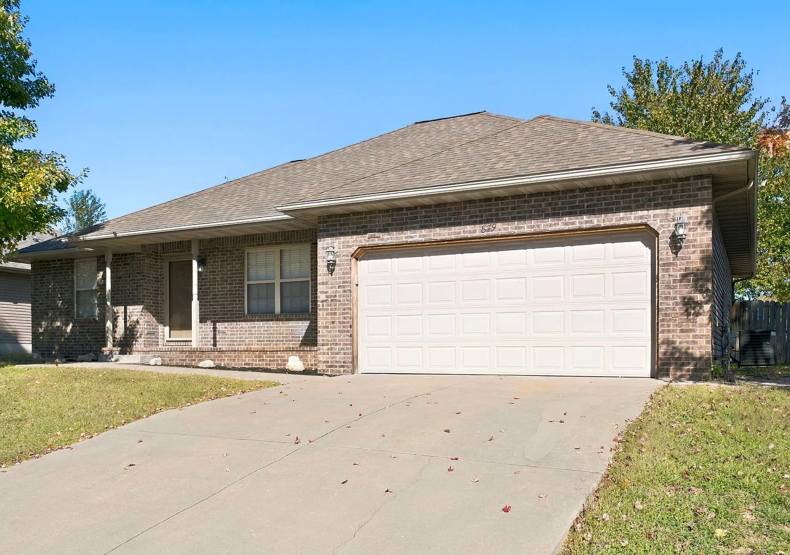3 Bedroom | 2 Bath | 2 Car Garage | Nixa Schools | Fenced Back yard! — Photo 2