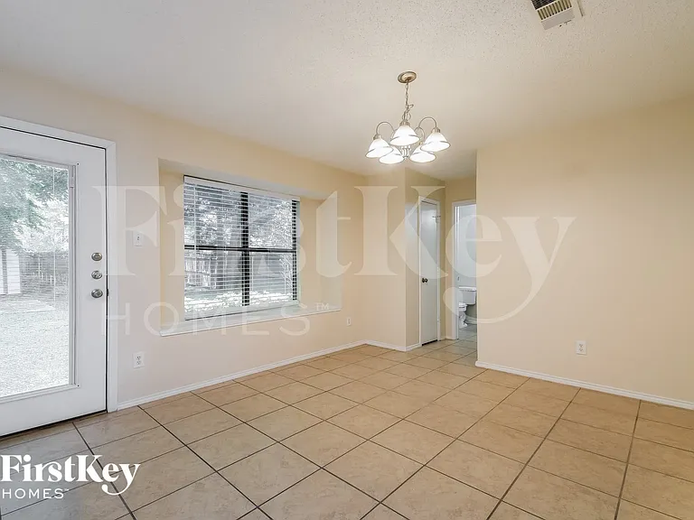 905 Shady Brook Ln — Photo 6