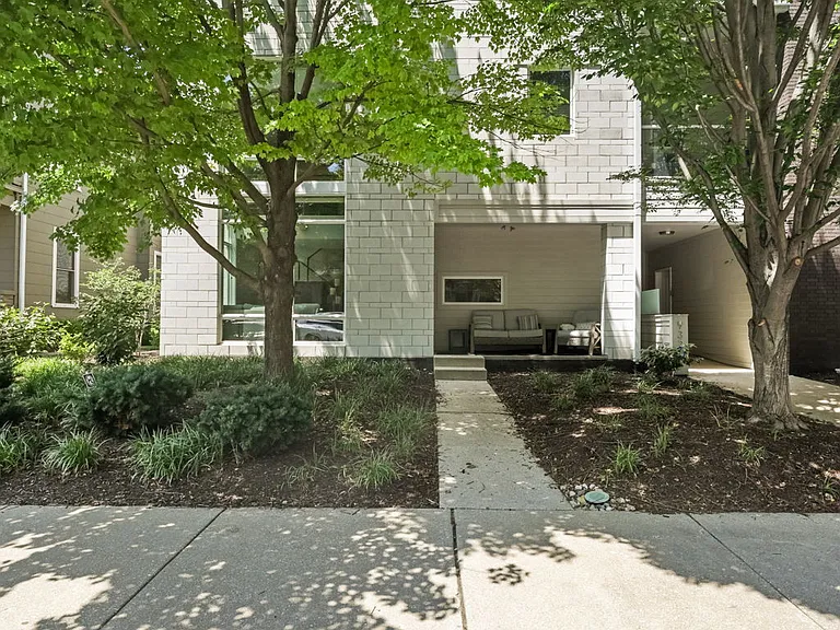 932 N Broadway St #1 — Photo 2