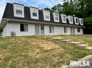 2225 Stoneybrook Rd, Pekin, IL 61554