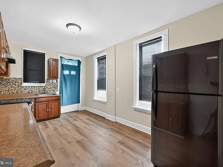 652 Emerald St — Photo 12