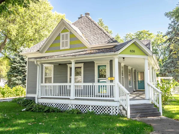 826 N Lincoln Ave, Hastings, NE 68901
