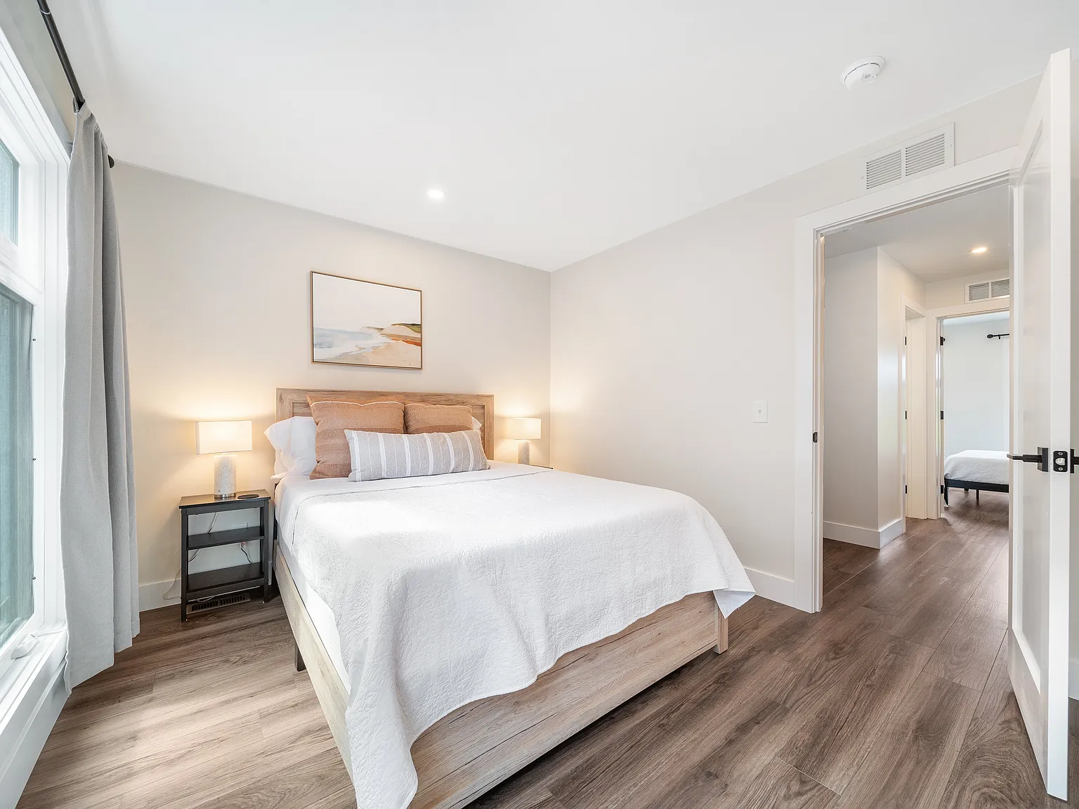 2 bed, 1100 sqft, $2,200 — Photo 3