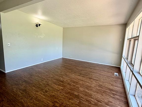 5th image of 2517 47th St