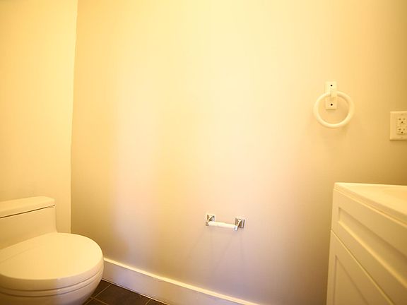 3rd image of 127 Van Horne St #1-845.00