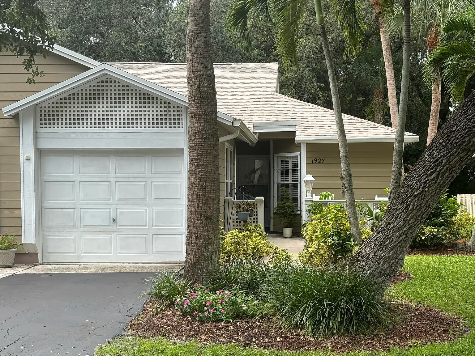 2 bed, 2.0 bath, 971 sqft, $1,895 — Photo 1