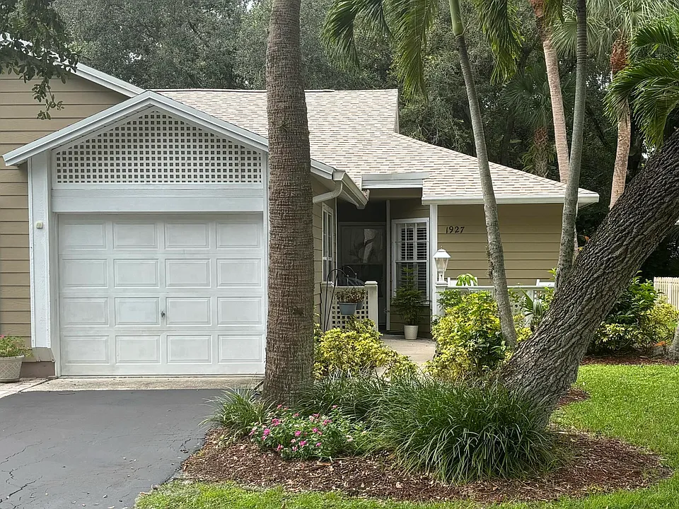1927 Sixty Oaks Ln
