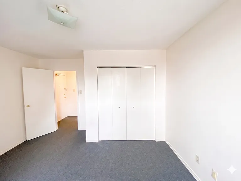 207 James St N #2 — Photo 6