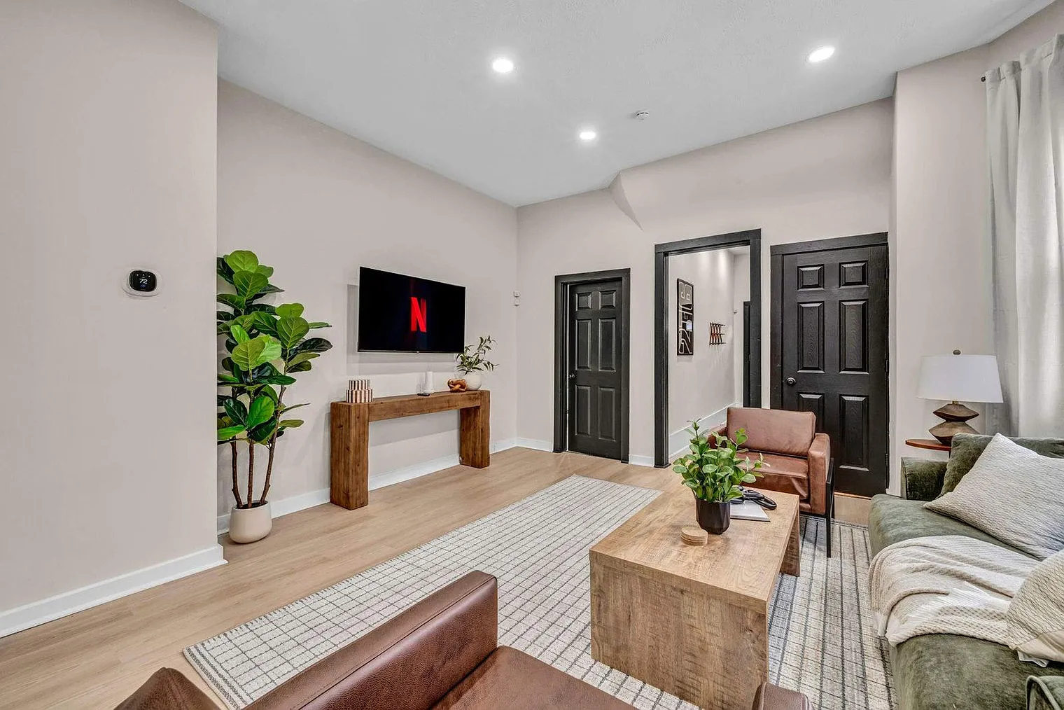 4 bed, 3.0 bath, 2238 sqft, $6,629 — Photo 4