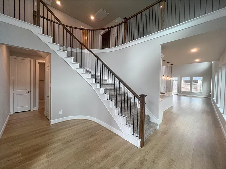 21818 Fitzroy Manor Ln — Photo 4