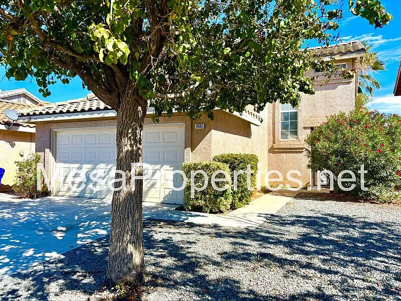 4 bed, 2.5 bath, 1674 sqft, $2,250 — Photo 2