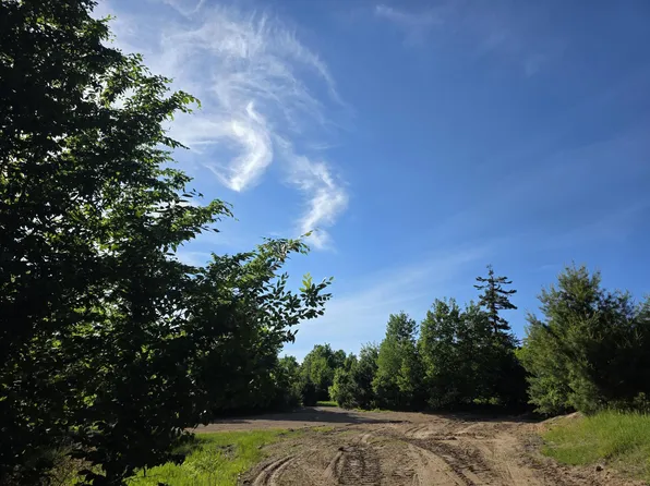 10348 E Starlight Ridge Cir, Onekama, MI 49675