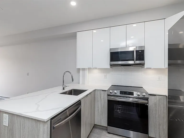 5486 199a St #10X — Photo 4