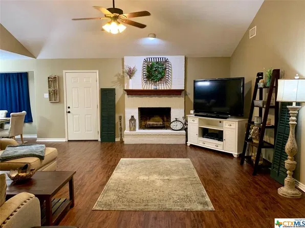 1305 Westwood St, Victoria, TX 77901