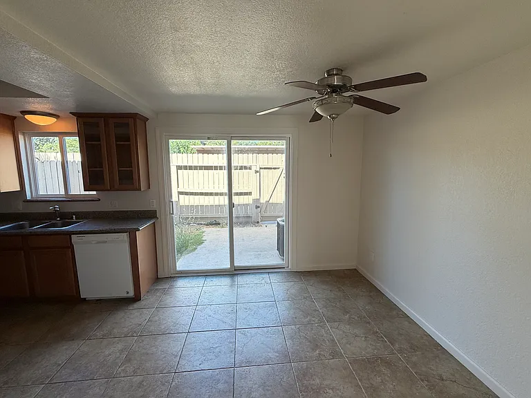 1177 Norwegian Ave #13 — Photo 13