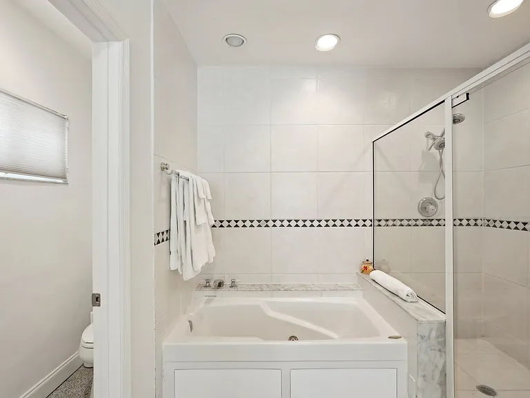 55 N Washington Dr — Photo 24