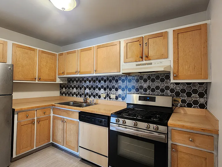 1095 Miller Ln — Photo 9