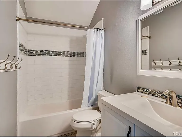 Upstairs Full Bath