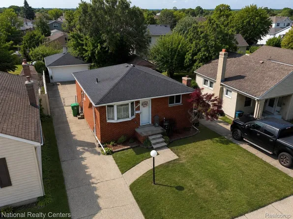 28821 Beechwood St, Garden City, MI 48135