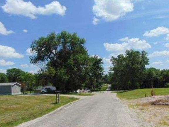 Exterior Neighborhood (street photo)