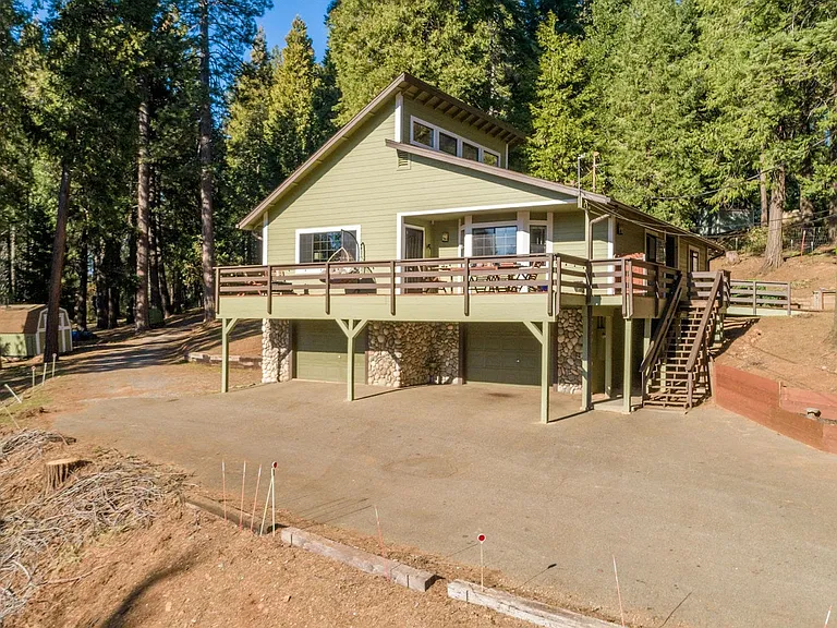 Paved driveway to the home