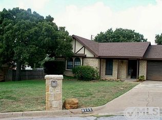 8205 Timberlane Ct, North Richland Hills, TX 76182