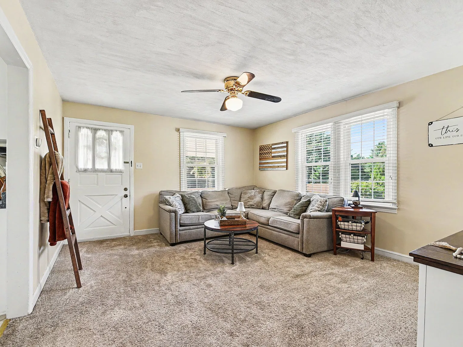 3 bed, 1937 sqft, $2,150 — Photo 3