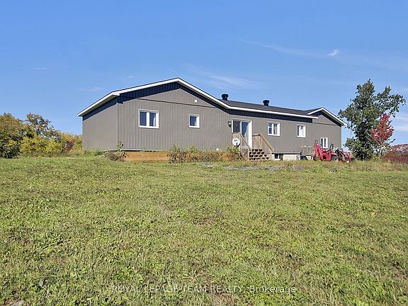 3rd image of 10664 Blaine Rd