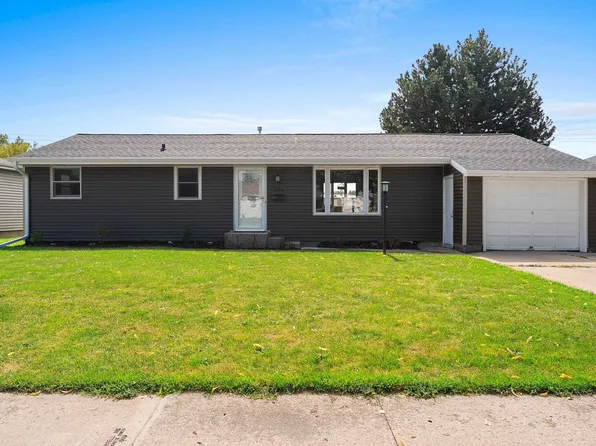 1682 Debra Ln, Green Bay, WI 54302