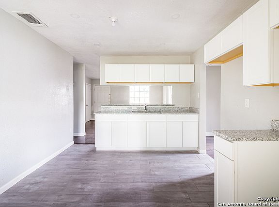 3rd image of 6039 Paddock Dr