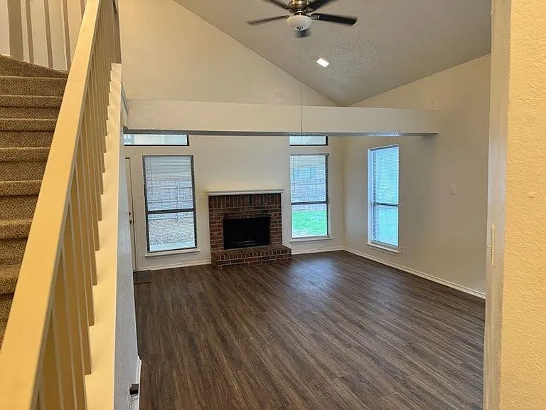 249 Stallion Dr — Photo 4