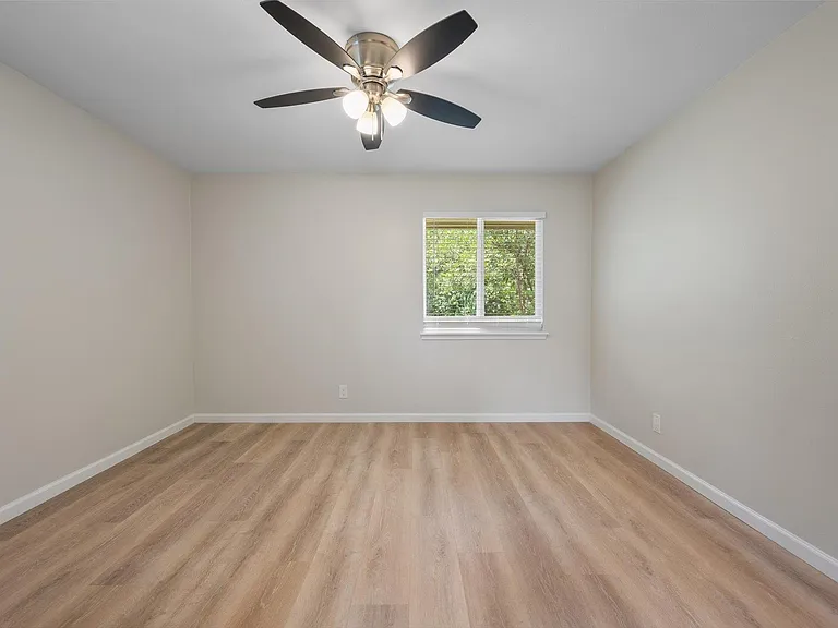 1100 Red Cliff Dr — Photo 26