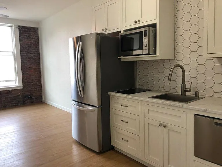 221 W Riverside Ave #10 — Photo 3