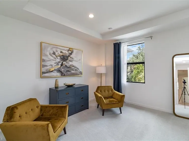 13021 Pembroke Dr — Photo 17