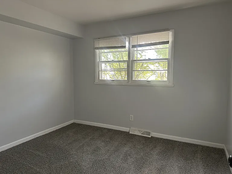 3221 Holiday Dr — Photo 11