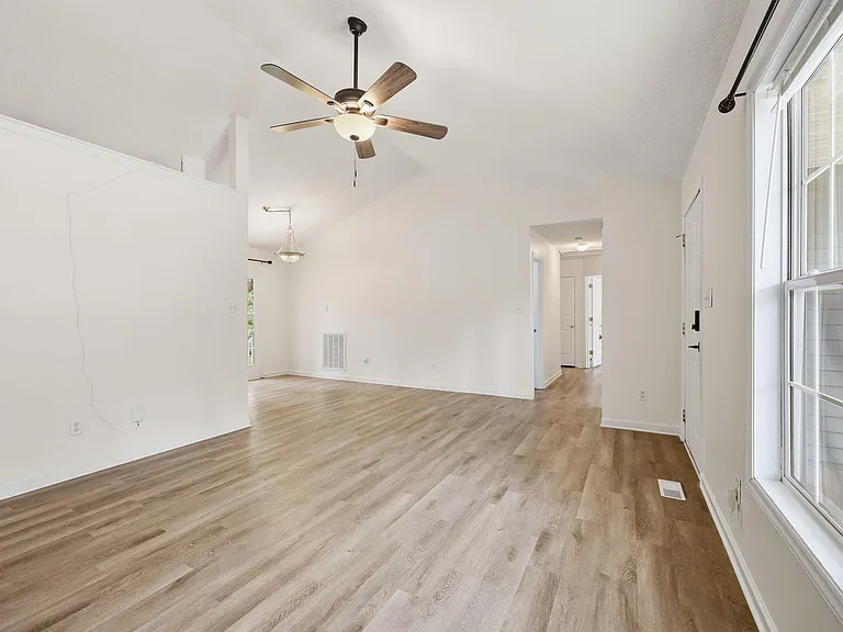 1057 Mailwood Dr — Photo 14