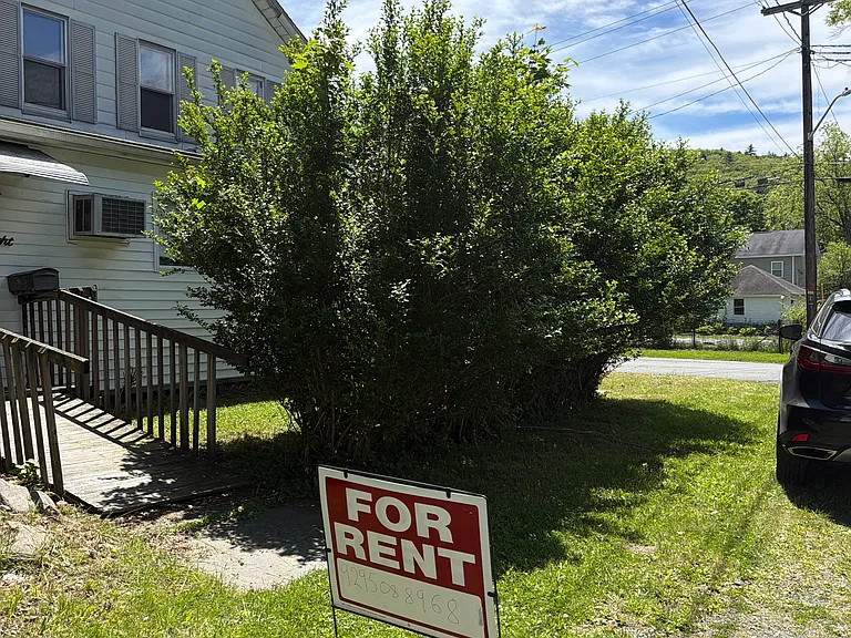 8 Avenue A — Photo 6