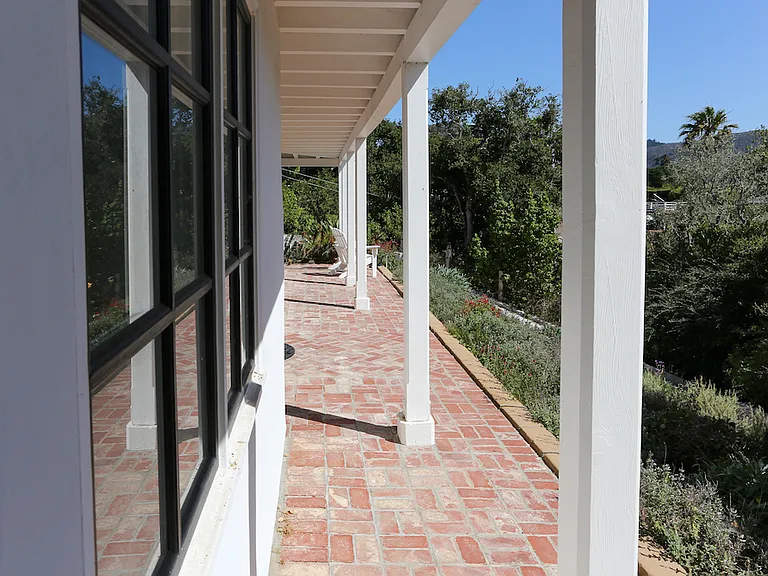 Atherton Dr — Photo 32